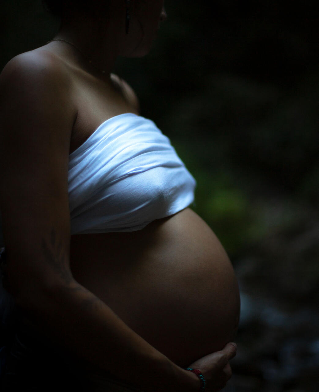 mom to be postpartum doula and doula services supporting moms through postpartum and community work